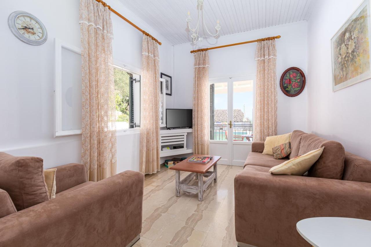 Villa Georgina Nisaki  Luaran gambar